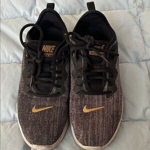 Nike Women’s Black and Gold Nike Flex TR9 Athletic Shoes/sneakers, 6.5